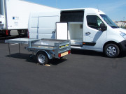 Vitrine de marche sur remorque