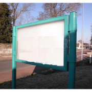 Vitrine extérieure sur pied