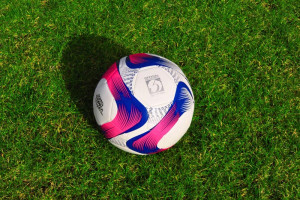 Ballon de football rose et bleu - Devis sur Techni-Contact.com - 2