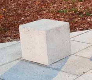 Borne carrée en béton armé - Dimensions : 450x450x450h mm