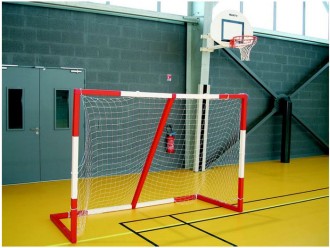 But mini handball - Dimensions : 2,40 x 1,70 m - Transportable 