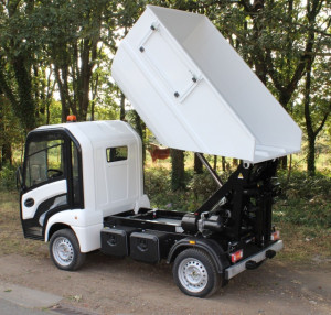 Camion benne à ordures ménagères - Véhicule utilitaire 100% électrique ultra compact homologué route