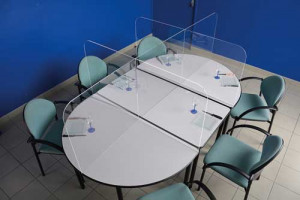 Cloison de protection de table selon OPPBTP/COVID - Devis sur Techni-Contact.com - 2