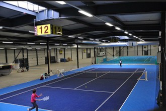 Dalle plastique pour terrains de tennis - Dimensions (L x h) : 5832 x (33 x 33) cm - Surface : 648 m²