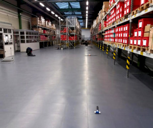 Dalle sol entrepôt en PVC - Pas d'arrêt de l'activité : Pose rapide 100 m²/jour et par personne.