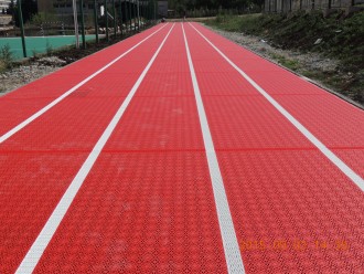 Dalles PVC pour terrain d’athlétisme - Taille d'une dalle : 300x300 cm