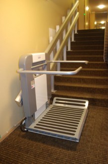 Elévateur handicapes - Monte escalier  -  Marqué CE