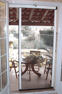 Moustiquaire porte fenêtre - Enroulable ou plissée