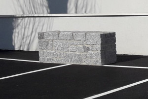 Mur anti-intrusion en granit - Dimensions de 150 x 50 x 60 cm