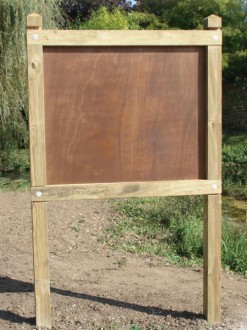 Panneau d'affichage en bois poteaux carrés - Devis sur Techni-Contact.com - 1