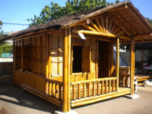 Petite maison en bambou avec terrasse -  Toutes dimensions possibles sur commande