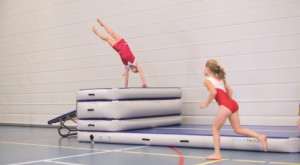 Piste gonflable de gymnastique acrobatique - Devis sur Techni-Contact.com - 1