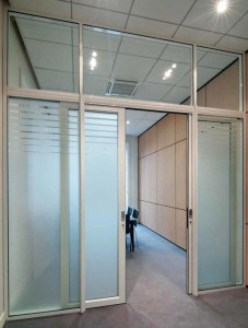 Porte de bureau vitrée sur mesure - Conforme aux normes ERP