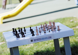 Table d'échecs anti-vandalisme avec 4 bancs - Devis sur Techni-Contact.com - 2