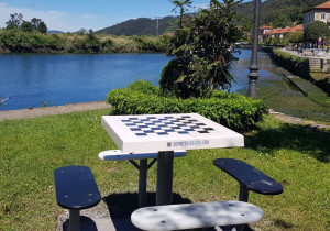 Table d'échecs d'extérieur avec 4 bancs - Devis sur Techni-Contact.com - 2
