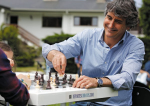 Table d'échecs d'extérieur avec 4 bancs - Devis sur Techni-Contact.com - 3