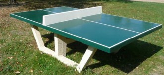 Table de ping pong en béton - Filet en béton blanc   -  Pieds en gravillons lavés