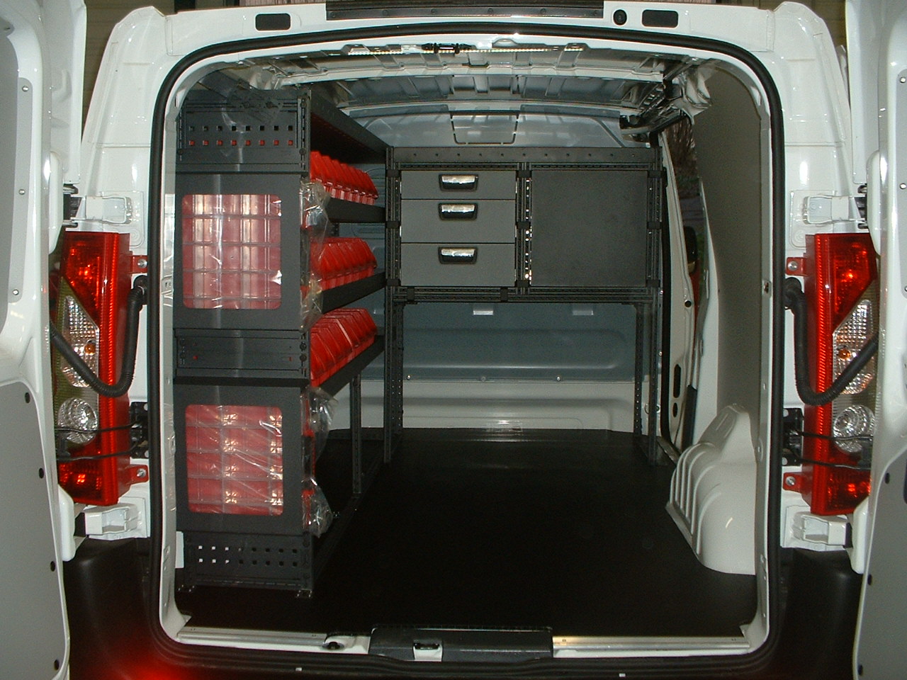 Aménagement et étagères pour fourgon Peugeot Expert : Devis sur  Techni-Contact - Amenagement de vehicules utilitaires