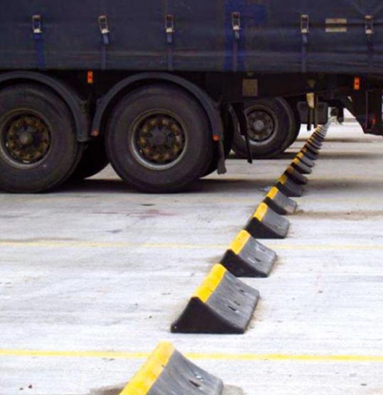 Butée de parking pour camion : Devis sur Techni-Contact - Butée