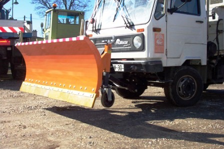 Lame à neige Unimog-camion : Devis sur Techni-Contact - Lame pour