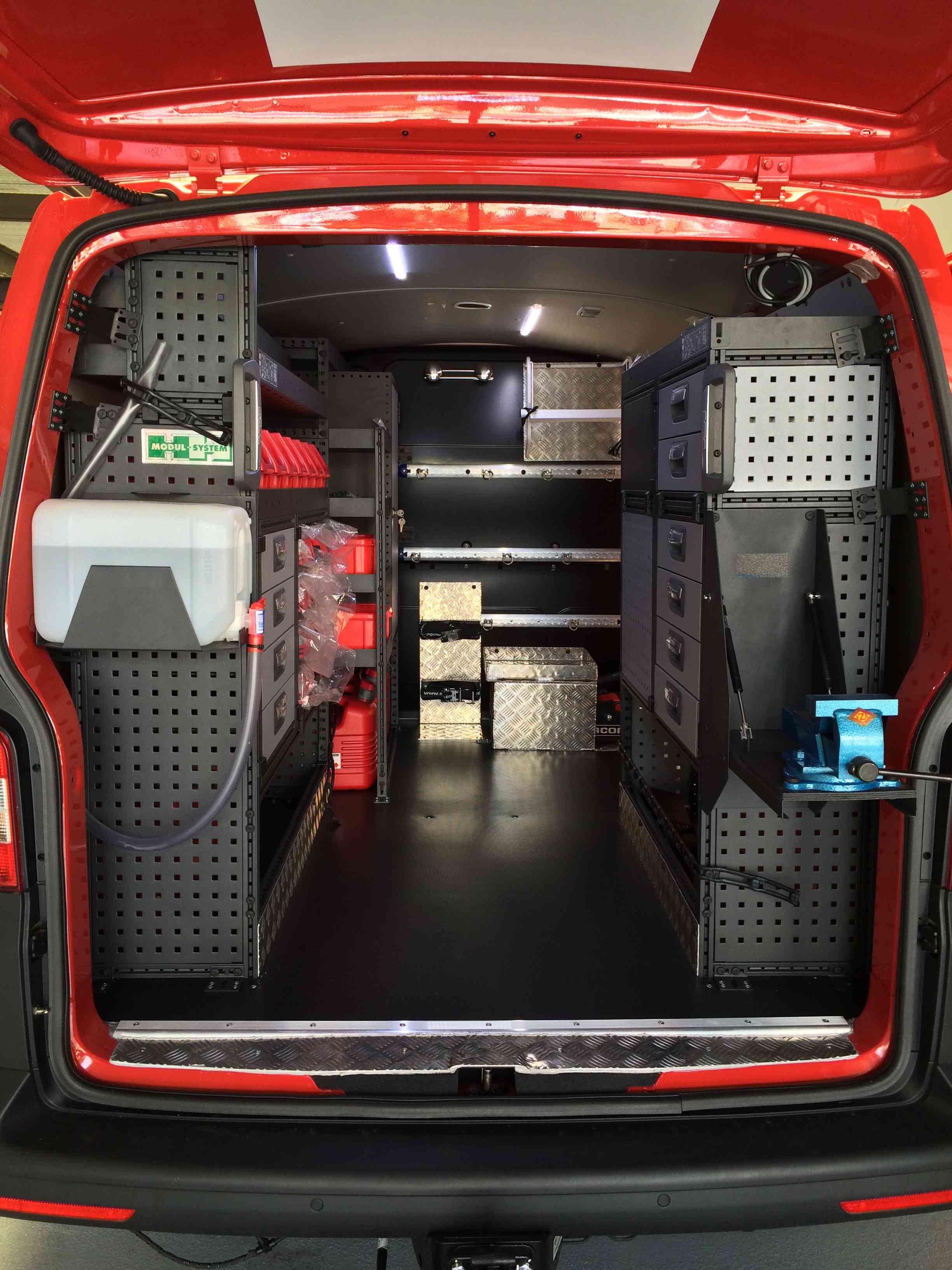 Aménagement utilitaire modulaire : Devis sur Techni-Contact - Aménagement  intérieur véhicule utilitaire