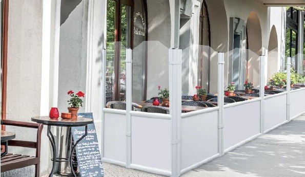 Protection solaire pour une terrasse de restaurant ou de café