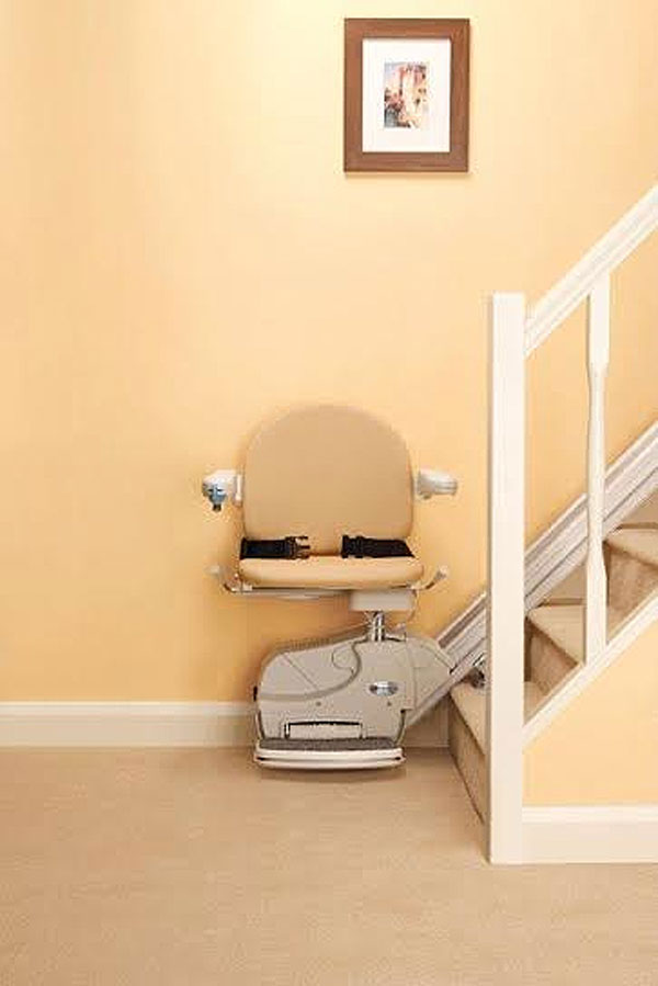 Monte-escalier droit : conseils, installation, prix et devis !