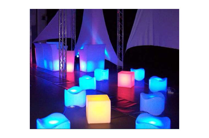 Location de matériel éclairage pour soirée dansante : Devis sur  Techni-Contact - Organisation de soirée à thème